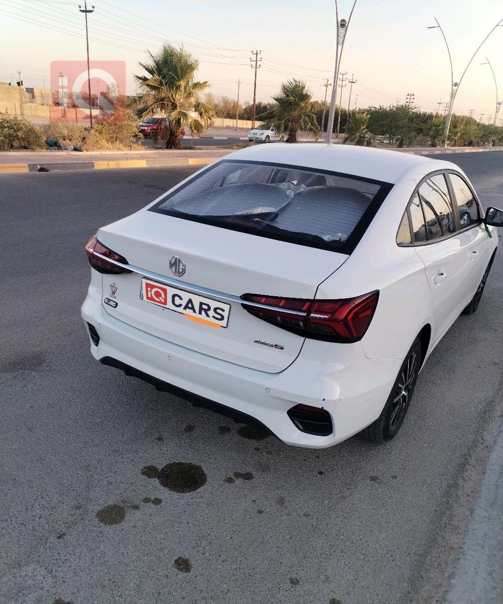 MG 5 Plus